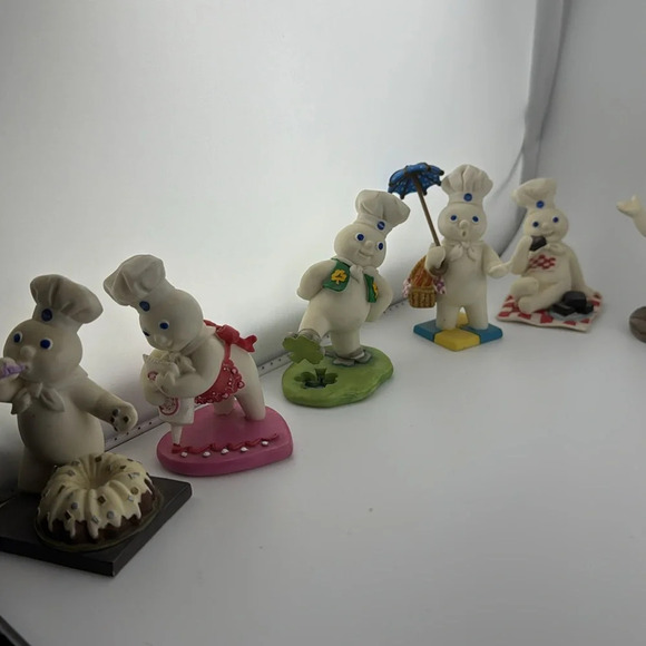 The Pillsbury Doughboy Danbury Mint Ceramic Figurines Jan-Dec 1997 VTG Bundle - Picture 3 of 16